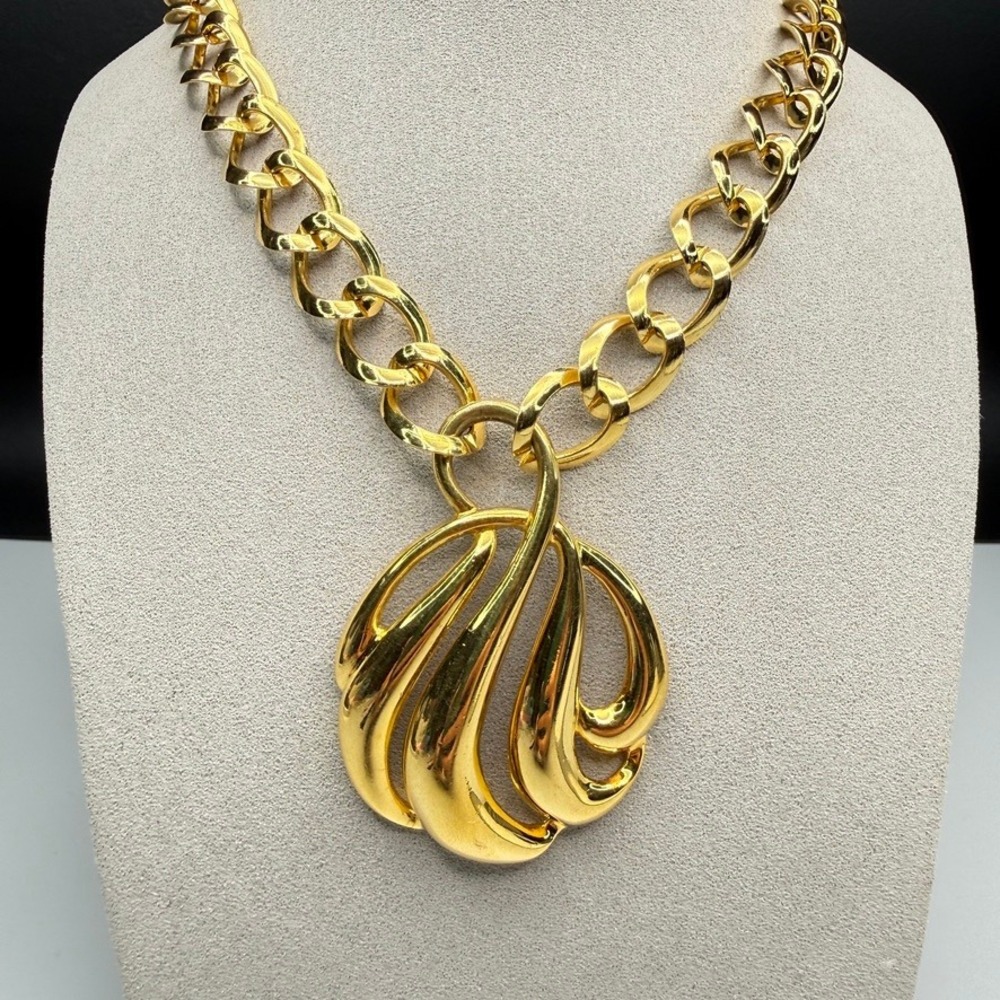 Vintage Napier Chunky Gold Tone Chain Necklace Abstract Shell Oversized 32"